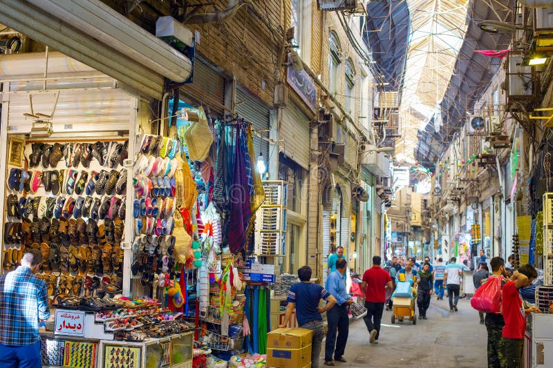 Folk på den Teheran tusen dollarbasaren royaltyfri fotografi Folk på den Teheran tusen dollarbasaren royaltyfri fotografi