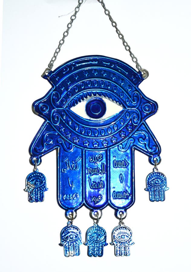 Fatima hand with blue eye folklore to avoid envy in folkloric cultures, Hamsa with Arabic writings script Hamsa-symbol of protection against evil.

Hamsa is a word of Arabic origin meaning &#x22;five&#x22; in literal translation into Portuguese, referring to the five fingers of the human hand.
Also known as &#x22;Hand of God&#x22;, &#x22;Shamsa&#x22;, &#x22;Hand of Fatima&#x22;, or &#x22;Hand of Himesh&#x22;, the &#x22;Hamsa&#x22; is an amulet against the evil eye of the followers of Judaism and Islam.

A &#x22;hamsa hand&#x22; is characterized by an asymmetrical right-hand drawing &#x28;fingers with the same proportions&#x29;, and an eye or other symbols in the middle of the palm, such as the star of David, fish or pigeons.

These symbols help strengthen the idea of ​​protecting a Hamsa&#x27;s hand, which may have many representations.

For example, when the fingers are represented together, the amulet brings good luck; if your fingers separate, it means that they should be used to ward off negative energies, according to common traditions.

Hamsa exists in various oriental creeds, such as Judaism, in Islam and Buddhism, and has its own specifications according to each religion.

In Buddhism, for example, chickpea is known as Abhaya Mundra and is used to ward off fear.

See also the meaning of Buddhism.

Tattoo Hamsa
Currently, there is a symbol of whisper all over the world, whether it be by printing clothes, pendants or tattoos.

&#x22;whispering. Fatima hand with blue eye folklore to avoid envy in folkloric cultures, Hamsa with Arabic writings script Hamsa-symbol of protection against evil.

Hamsa is a word of Arabic origin meaning &#x22;five&#x22; in literal translation into Portuguese, referring to the five fingers of the human hand.
Also known as &#x22;Hand of God&#x22;, &#x22;Shamsa&#x22;, &#x22;Hand of Fatima&#x22;, or &#x22;Hand of Himesh&#x22;, the &#x22;Hamsa&#x22; is an amulet against the evil eye of the followers of Judaism and Islam.

A &#x22;hamsa hand&#x22; is characterized by an asymmetrical right-hand drawing &#x28;fingers with the same proportions&#x29;, and an eye or other symbols in the middle of the palm, such as the star of David, fish or pigeons.

These symbols help strengthen the idea of ​​protecting a Hamsa&#x27;s hand, which may have many representations.

For example, when the fingers are represented together, the amulet brings good luck; if your fingers separate, it means that they should be used to ward off negative energies, according to common traditions.

Hamsa exists in various oriental creeds, such as Judaism, in Islam and Buddhism, and has its own specifications according to each religion.

In Buddhism, for example, chickpea is known as Abhaya Mundra and is used to ward off fear.

See also the meaning of Buddhism.

Tattoo Hamsa
Currently, there is a symbol of whisper all over the world, whether it be by printing clothes, pendants or tattoos.

&#x22;whispering