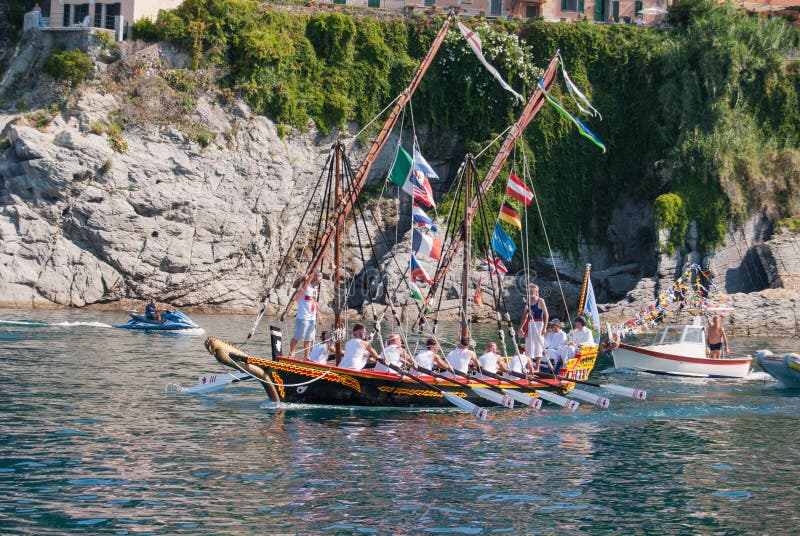 Folkloristic χριστιανική πομπή των βαρκών κατά τη διάρκεια του αστεριού Maris LOC στοκ εικόνες Folkloristic χριστιανική πομπή των βαρκών κατά τη διάρκεια του αστεριού Maris LOC στοκ εικόνες