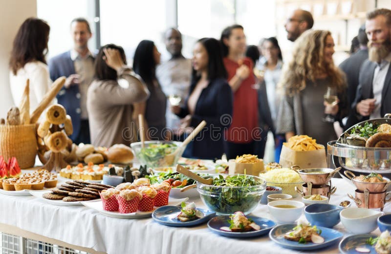 Folla Choice del brunch che pranza le opzioni dell'alimento che mangiano concetto