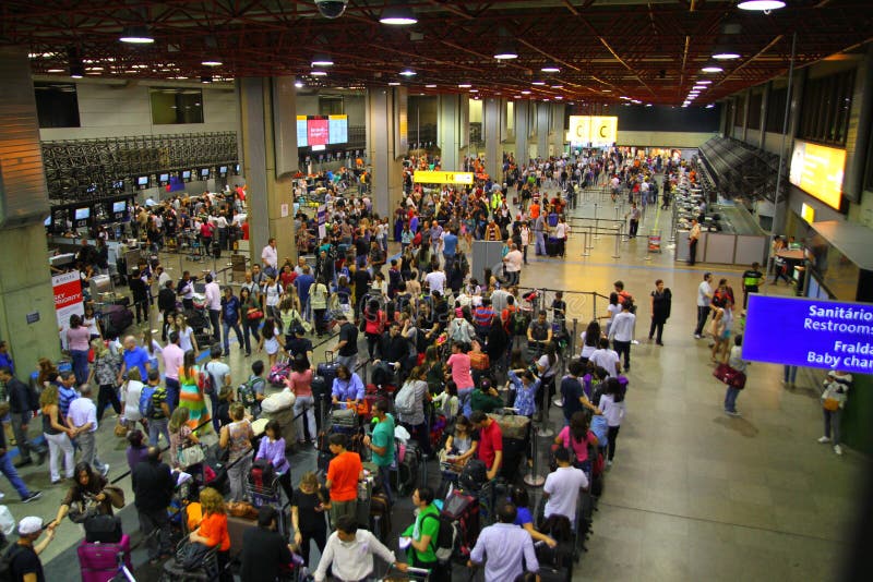 Folla dell'aeroporto di Guarulhos