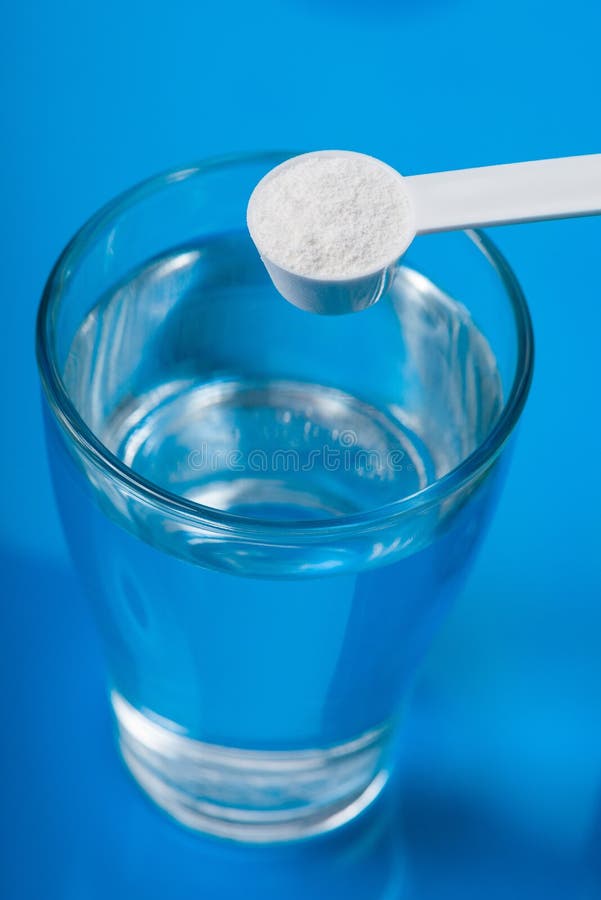 Folâtrez le supplément, la créatine, le hmb, le bcaa, l'acide aminé ou la vitamine photographie stock libre de droits Folâtrez le supplément, la créatine, le hmb, le bcaa, l'acide aminé ou la vitamine photographie stock libre de droits
