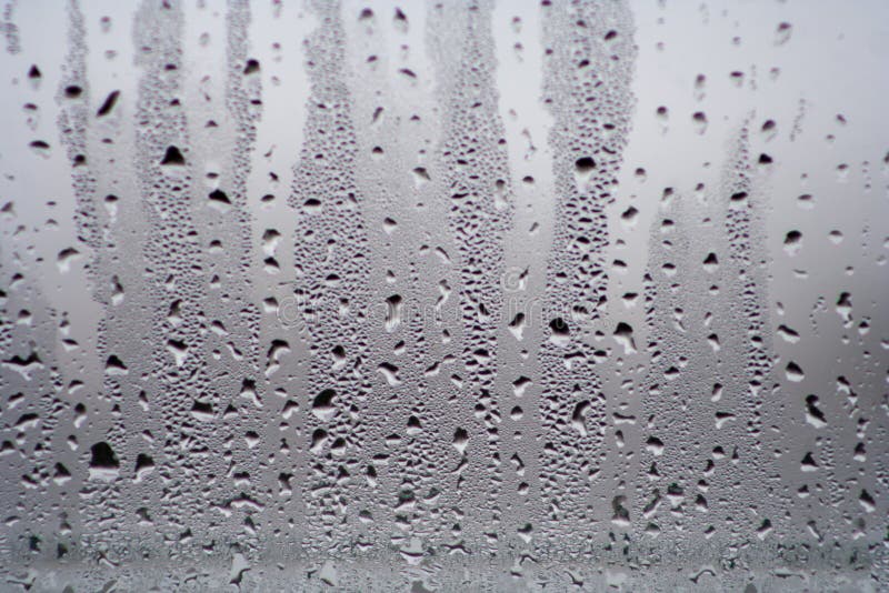 Fond avec des baisses de l'eau sur le verre images libres de droits Fond avec des baisses de l'eau sur le verre images libres de droits