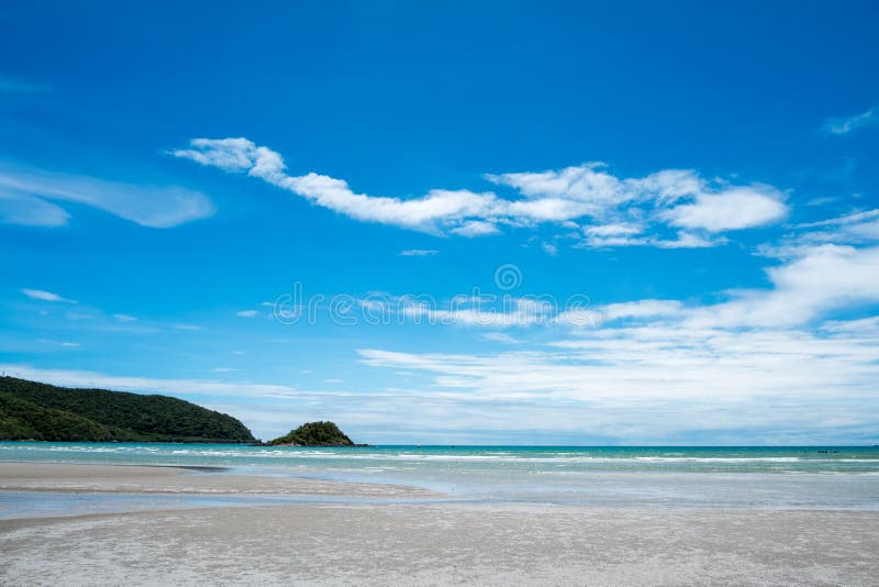 Fond bleu d'été de rivage de voyage de paysage de sel de beauté de nature de l'Israël de ciel de l'eau de plage de mer de côte de photo libre de droits Fond bleu d'été de rivage de voyage de paysage de sel de beauté de nature de l'Israël de ciel de l'eau de plage de mer de côte de photo libre de droits