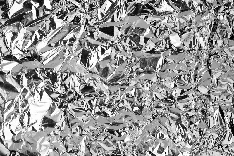 Fond brillant chiffonné de texture d'aluminium argenté, conception de fête brillante lumineuse, contexte décoratif de scintilleme photographie stock Fond brillant chiffonné de texture d'aluminium argenté, conception de fête brillante lumineuse, contexte décoratif de scintilleme photographie stock