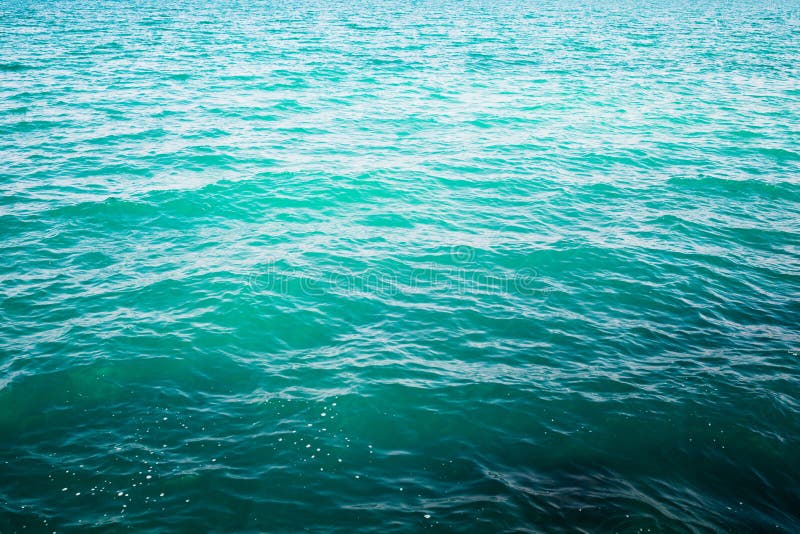 Fond brillant d'ondulation de l'eau bleue photo stock Fond brillant d'ondulation de l'eau bleue photo stock