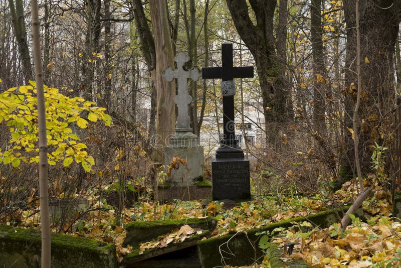 Fond d'image de ressources d'un vieux cimetière abandonné à l'automne photo libre de droits