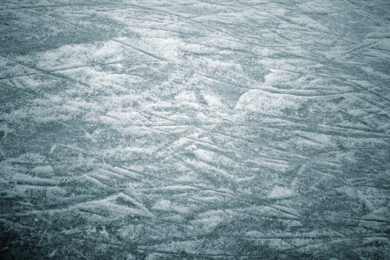 Fond de glace avec des marques du patinage et de l'hockey, texture bleue image stock Fond de glace avec des marques du patinage et de l'hockey, texture bleue image stock