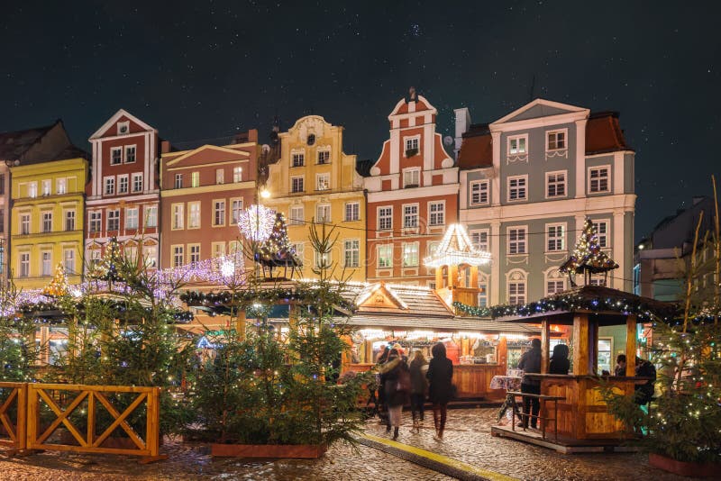 Fond de Noël avec les lumières rougeoyantes photos stock Fond de Noël avec les lumières rougeoyantes photos stock