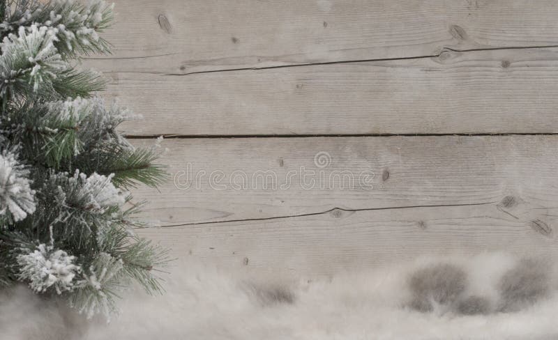 Fond de paysage d'hiver, avec la peau de mouton, l'arbre neigeux et le contexte en bois superficiel par les agents photographie stock Fond de paysage d'hiver, avec la peau de mouton, l'arbre neigeux et le contexte en bois superficiel par les agents photographie stock