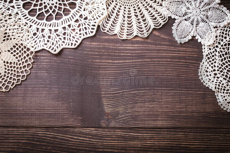 Fond de vintage avec la dentelle blanche de crochet image stock Fond de vintage avec la dentelle blanche de crochet image stock