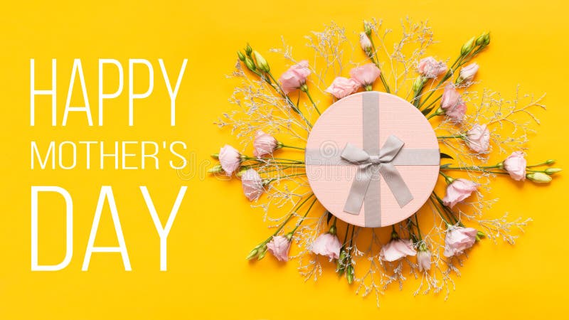 Fond heureux de jour du ` s de mère Fond coloré rose jaune et en pastel lumineux de fête des mères Carte de voeux plate de config photos stock