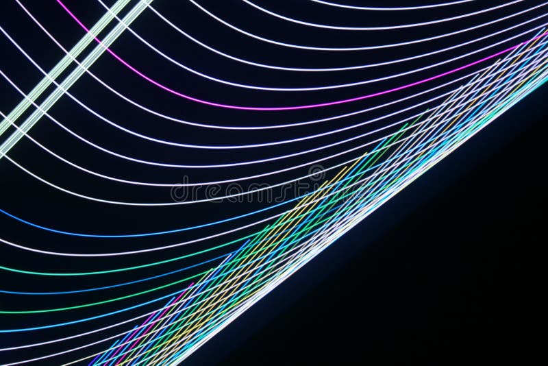 Fondo abstracto con capas de luces sobre un fondo negro fotografía de archivo