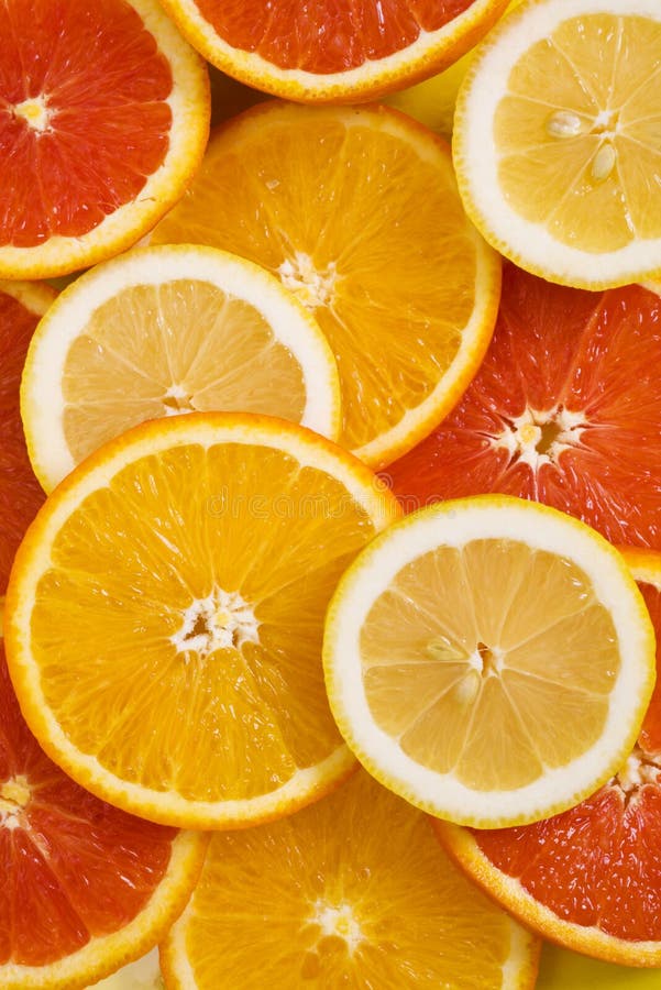 Fondo anaranjado de la fruta con el limón y la naranja roja