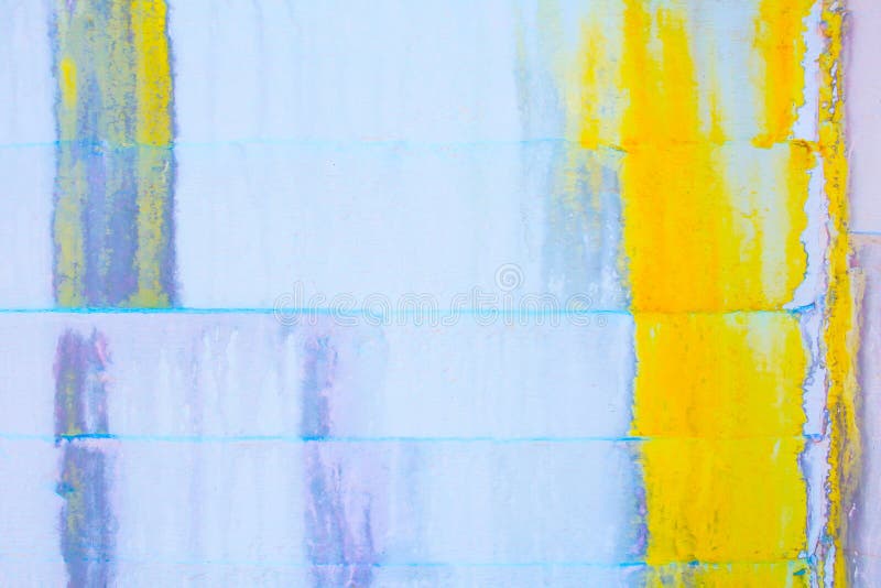 Fondo astratto di lerciume - parete bianca con la pittura gialla e blu della sgocciolatura e la grande crepa immagine stock libera da diritti Fondo astratto di lerciume - parete bianca con la pittura gialla e blu della sgocciolatura e la grande crepa immagine stock libera da diritti