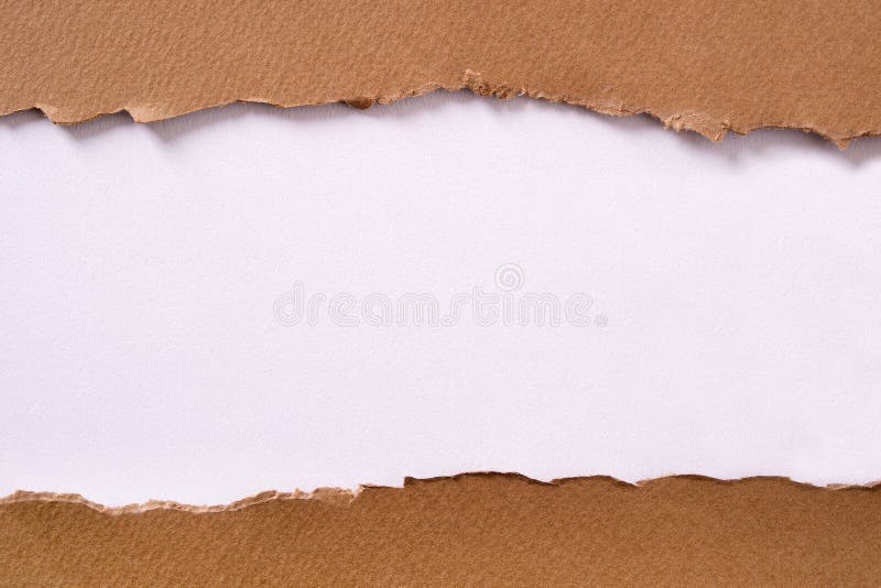 Fondo blanco rasgado de la tira del centro del papel marrón horizontal foto de archivo Fondo blanco rasgado de la tira del centro del papel marrón horizontal foto de archivo