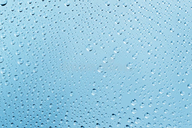 Fondo blu-chiaro delle gocce di acqua astratte