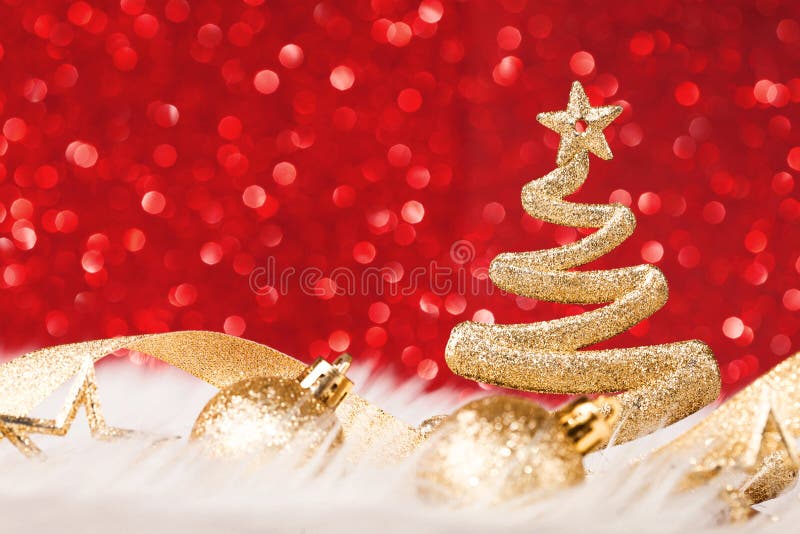Fondo brillante dell'albero di Natale in rosso fotografia stock libera da diritti Fondo brillante dell'albero di Natale in rosso fotografia stock libera da diritti