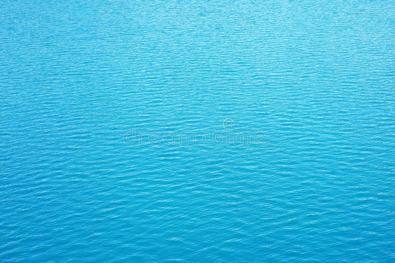 Fondo claro del agua, textura natural azul Cierre de la onda del mar para arriba, opini?n de ?ngulo bajo Fondo de la agua de mar imagenes de archivo Fondo claro del agua, textura natural azul Cierre de la onda del mar para arriba, opini?n de ?ngulo bajo Fondo de la agua de mar imagenes de archivo