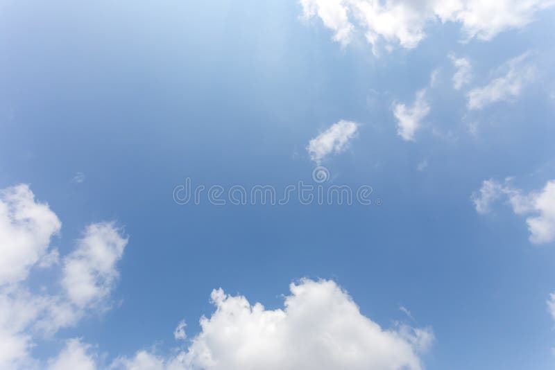 Fondo con las nubes, cielo del cielo azul del fondo foto de archivo Fondo con las nubes, cielo del cielo azul del fondo foto de archivo