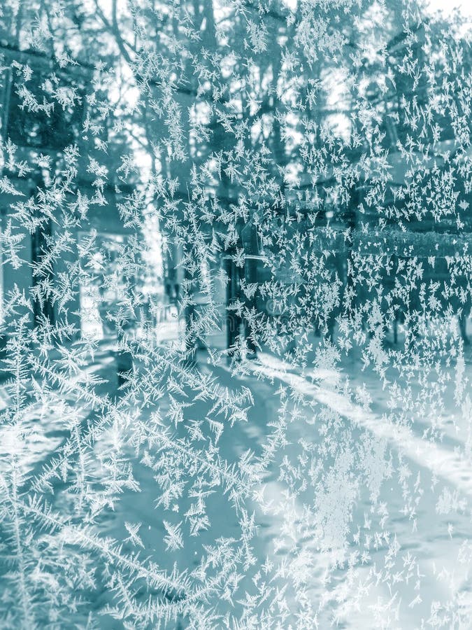 Fondo congelado del invierno con los cristales de hielo foto de archivo libre de regalías Fondo congelado del invierno con los cristales de hielo foto de archivo libre de regalías