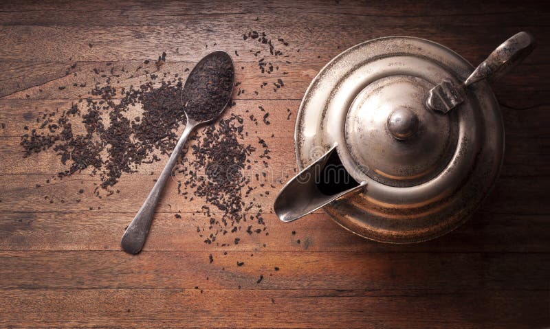 Fondo de madera de la tetera del té foto de archivo