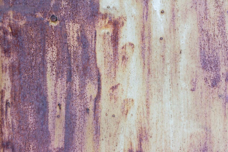 Fondo de metal corroído gris Una pared de metal rugosa y rayada con uñas y abolladuras Fondo de metal rusto con estrías imagen de archivo libre de regalías Fondo de metal corroído gris Una pared de metal rugosa y rayada con uñas y abolladuras Fondo de metal rusto con estrías imagen de archivo libre de regalías