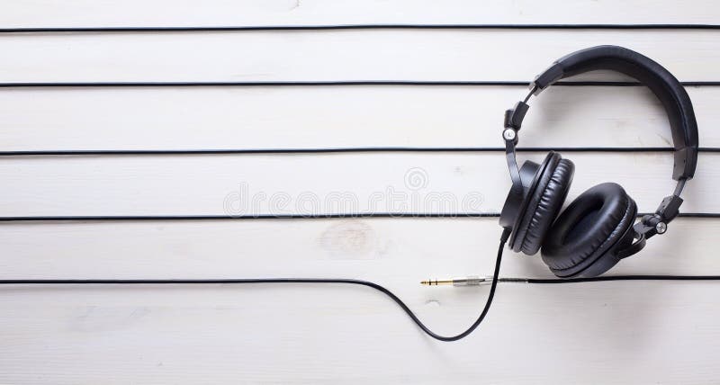 Fondo del estudio de la música del arte con los auriculares de DJ