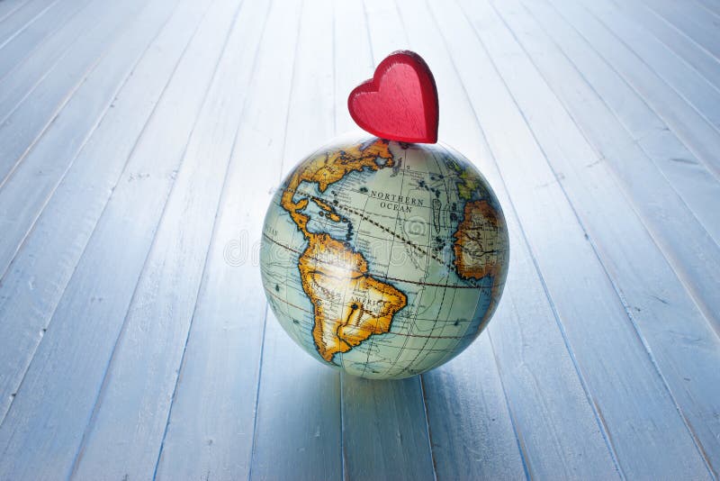 Fondo del globo del mundo del corazón del amor