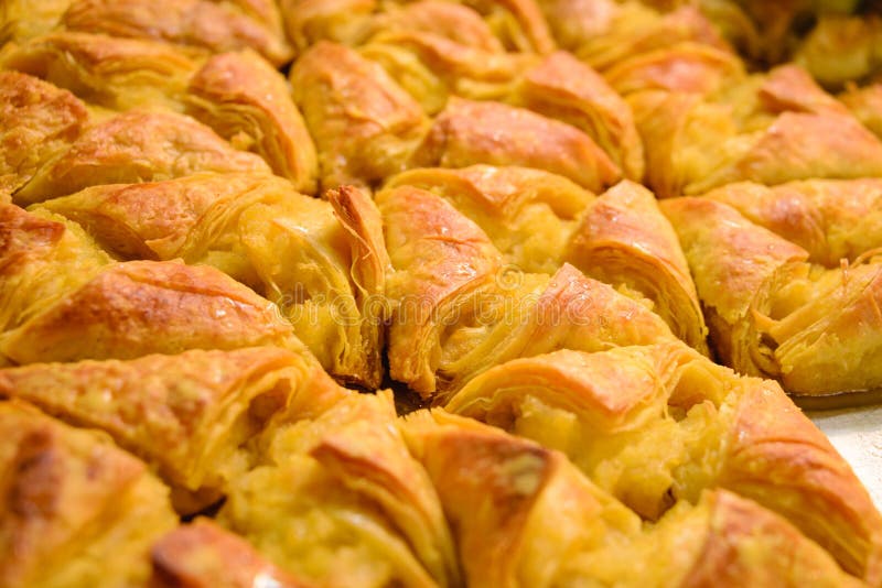 Fondo della baklava Dessert nazionale tradizionale orientale Fuoco selettivo fotografia stock Fondo della baklava Dessert nazionale tradizionale orientale Fuoco selettivo fotografia stock