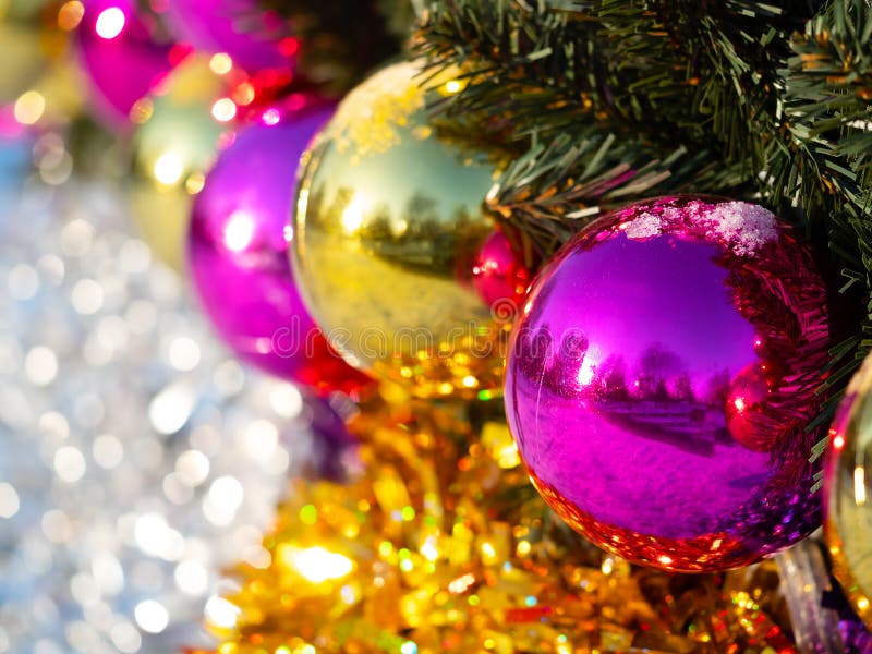 Fondo delle decorazioni della sfera di festa del nuovo anno fotografia stock libera da diritti Fondo delle decorazioni della sfera di festa del nuovo anno fotografia stock libera da diritti