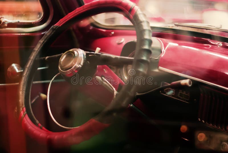 Fondo - dettaglio interno di un'automobile d'annata fotografia stock Fondo - dettaglio interno di un'automobile d'annata fotografia stock