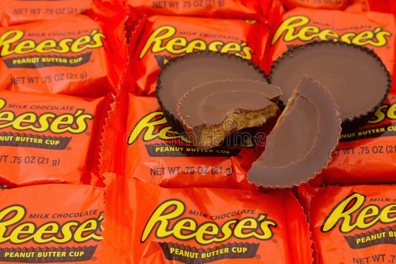 Fondo di Candy della tazza del burro di arachidi di Reeses fotografie stock libere da diritti Fondo di Candy della tazza del burro di arachidi di Reeses fotografie stock libere da diritti