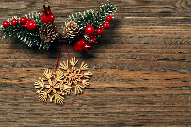 Fondo di legno del fiocco di neve di Natale, inverno Straw Snow Flakes fotografia stock Fondo di legno del fiocco di neve di Natale, inverno Straw Snow Flakes fotografia stock
