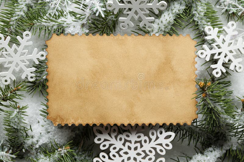 Fondo di Natale - strato di carta fatto a mano, fiocchi di neve immagini stock libere da diritti Fondo di Natale - strato di carta fatto a mano, fiocchi di neve immagini stock libere da diritti