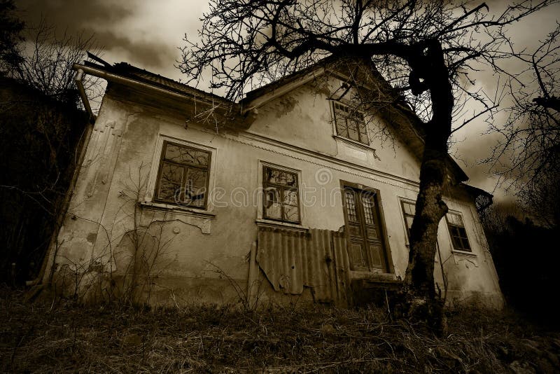 Fondo di orrore - la vecchia casa terrificante abbandonata