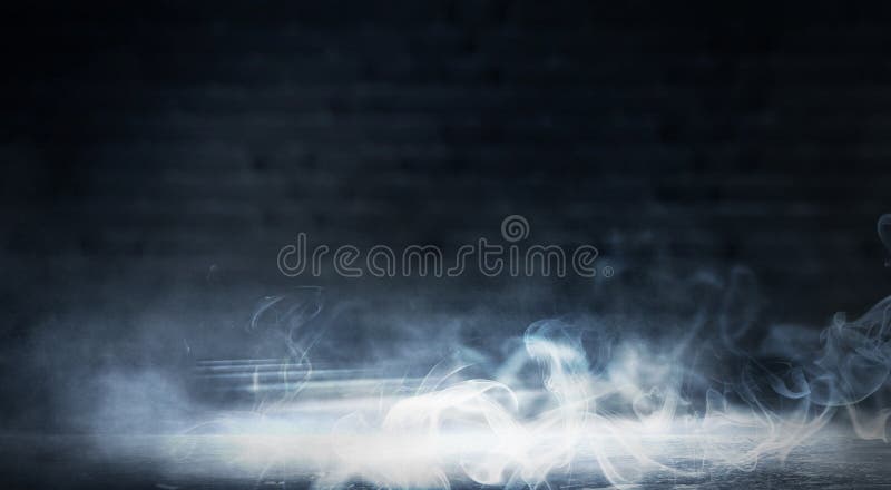 Fondo di una stanza scuro-nera vuota Mura di mattoni vuoti, luci, fumo, incandescenza, raggi fotografia stock libera da diritti Fondo di una stanza scuro-nera vuota Mura di mattoni vuoti, luci, fumo, incandescenza, raggi fotografia stock libera da diritti