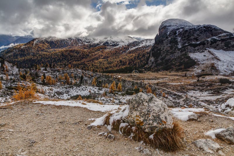 Fondo dolomitico da Passo Valparola, dolomia, fotografia stock Fondo dolomitico da Passo Valparola, dolomia, fotografia stock