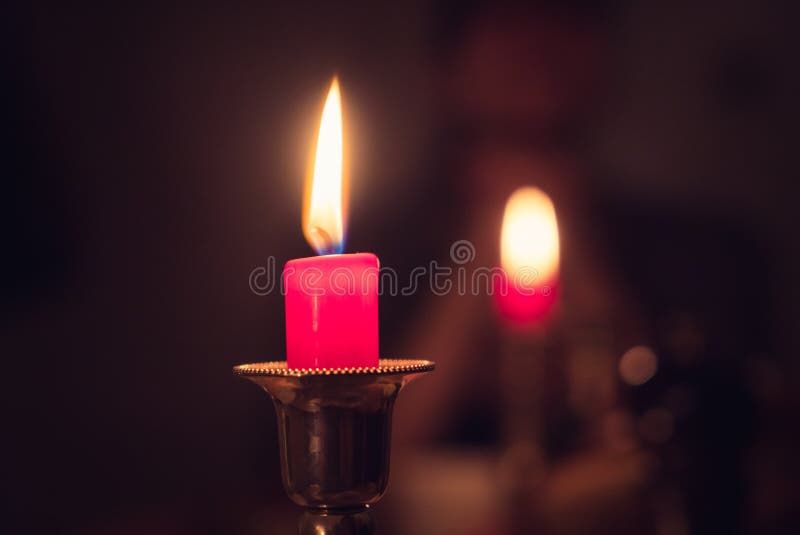 Fondo Encendido De Dos Velas Foto de archivo Imagen de elemento