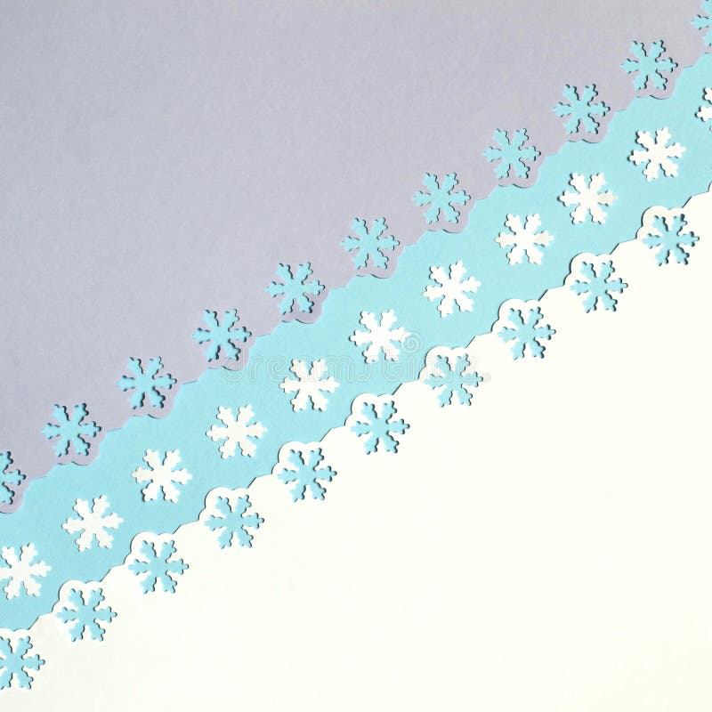 Fondo festivo variopinto con i fiocchi di neve tagliati illustrazione di stock Fondo festivo variopinto con i fiocchi di neve tagliati illustrazione di stock