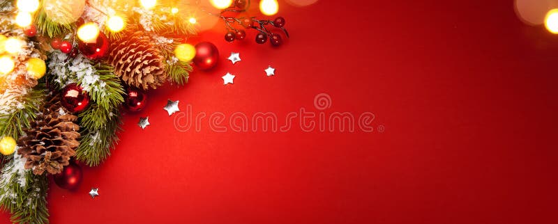 Fondo rojo de los días de fiesta de la Navidad del arte; tarjeta de felicitación