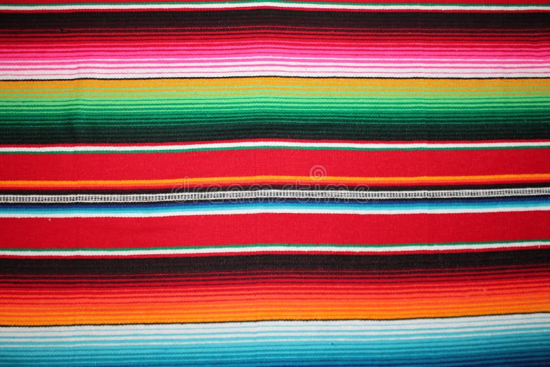 Fondo tradizionale messicano di festa del poncio della coperta del de Mayo di cinco del Messico con le bande immagini stock Fondo tradizionale messicano di festa del poncio della coperta del de Mayo di cinco del Messico con le bande immagini stock