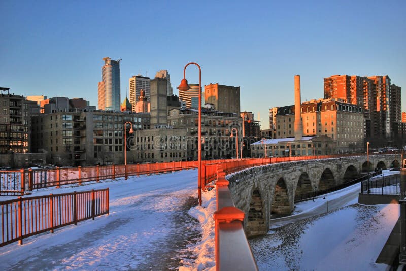 Fondo urbano di architettura della città, vista di inverno immagine stock libera da diritti Fondo urbano di architettura della città, vista di inverno immagine stock libera da diritti