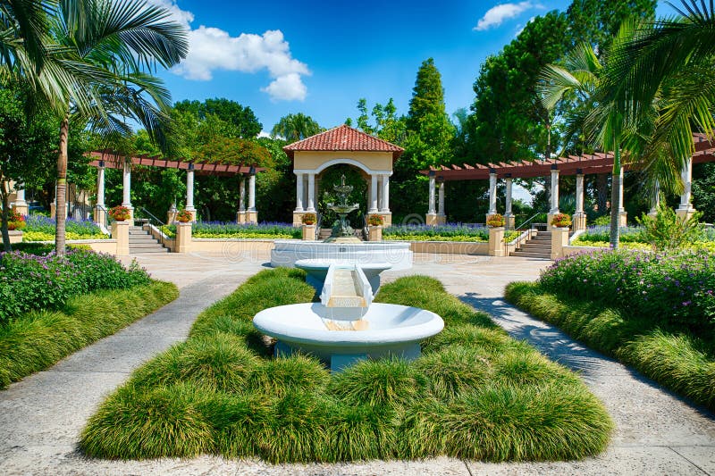 Fontaine au parc public en Région des lacs, FL photo libre de droits Fontaine au parc public en Région des lacs, FL photo libre de droits