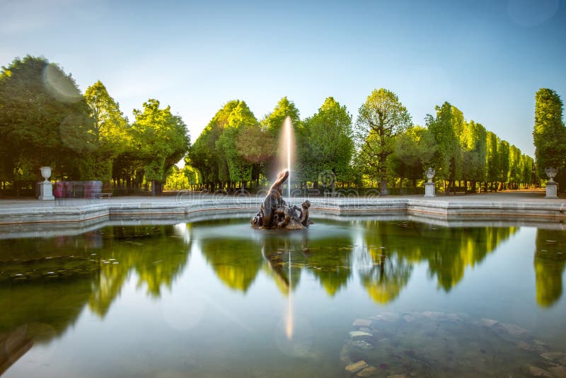 Jardins De Schonbrunn - Fauchant Image stock éditorial - Image du ...