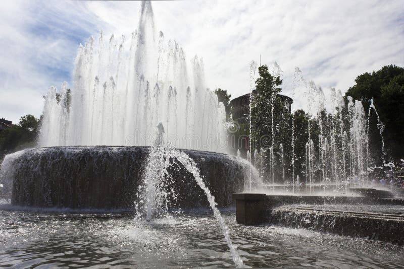 Milan Sforza Castle Fountain Photographie éditorial - Image du repère ...