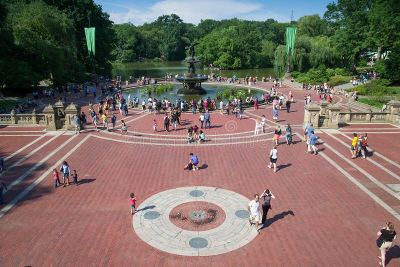 Fontaine de Central Park image stock éditorial. Image du landmark