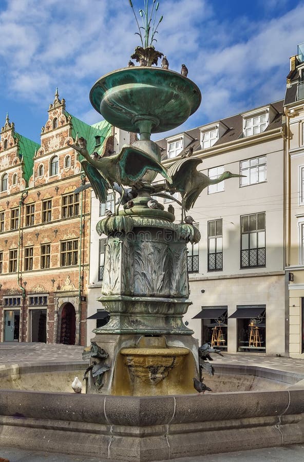 Fontaine De Cigogne, Copenhague Photographie éditorial - Image du