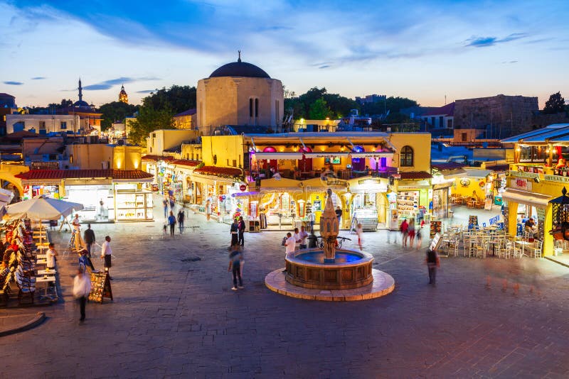 Fontaine de Hippocrate, vieille ville de Rhodes image stock Fontaine de Hippocrate, vieille ville de Rhodes image stock