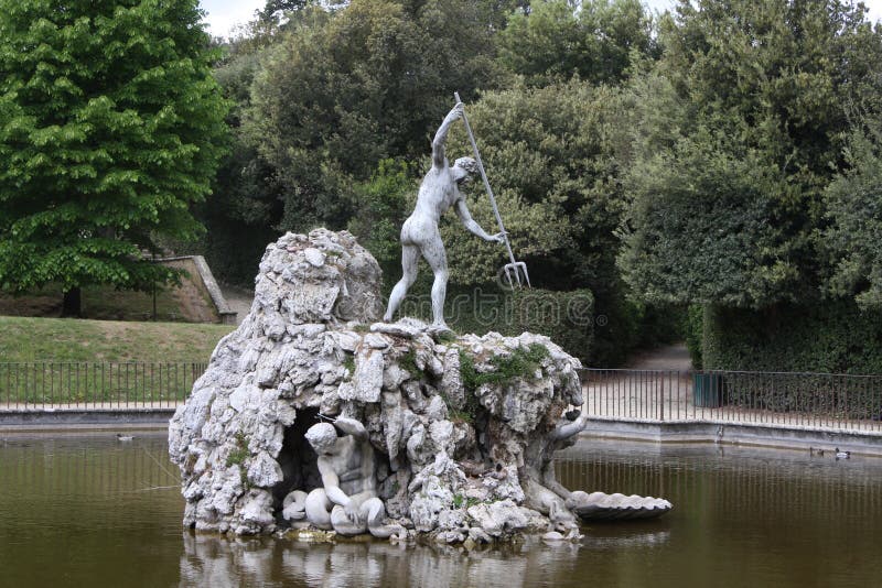 Fontaine de Neptune au centre des jardins de Boboli Le sculpteur, Stoldo Lorenzi Florence photographie stock libre de droits Fontaine de Neptune au centre des jardins de Boboli Le sculpteur, Stoldo Lorenzi Florence photographie stock libre de droits